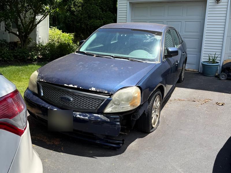 Blue Ford Five Hundred with front-end damage and a flat tire bought by Try Auto Way, car buyer in Princeton NJ